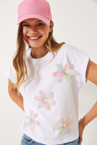 Kısa Kollu Renkli Tül Çiçek Aksesuarlı T-Shirt 60602015 - Beyaz