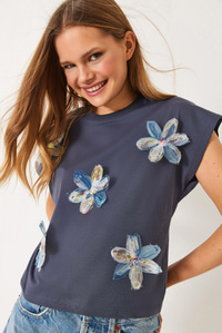 Kısa Kollu Renkli Tül Çiçek Aksesuarlı T-Shirt 60602015 - Füme