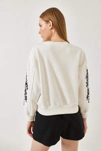 Kolları Nakış Desenli Sweatshirt 60601029 - Ekru