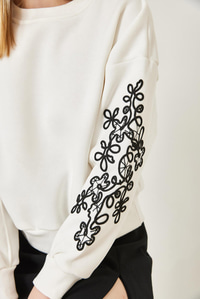 Kolları Nakış Desenli Sweatshirt 60601029 - Ekru