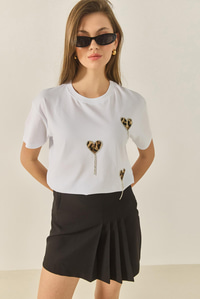 Leopar ve Taş Detaylı Kalpli Kısa Kollu T-Shirt 60602034 - Beyaz