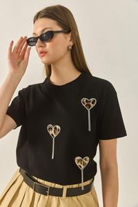Leopar ve Taş Detaylı Kalpli Kısa Kollu T-Shirt 60602034 - Siyah