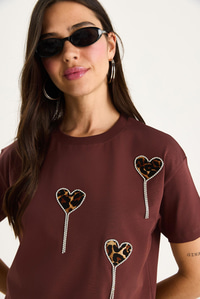 Leopar ve Taş Detaylı Kalpli Kısa Kollu T-Shirt 60602034 - Kahve