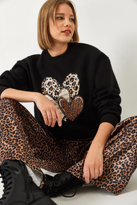 Leoparlı Üç Kalp Baskılı Sweatshirt 60601034 - Siyah