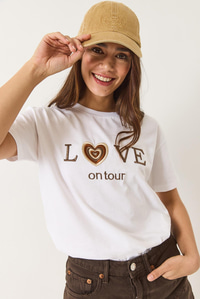 Love Nakışlı Kalp Detaylı Bisiklet Yaka Kısa Kollu T-Shirt 60602025 - Beyaz