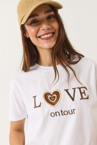 Love Nakışlı Kalp Detaylı Bisiklet Yaka Kısa Kollu T-Shirt 60602025 - Beyaz