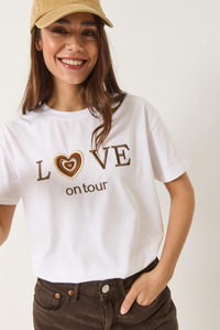 Love Nakışlı Kalp Detaylı Bisiklet Yaka Kısa Kollu T-Shirt 60602025 - Beyaz