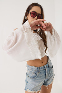 Madonna Yaka Fırfır Detaylı Flamlı Keten Crop Bluz 31051 60283129 - Beyaz