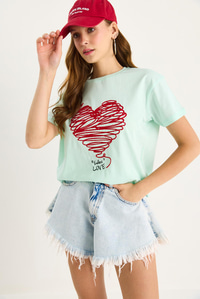 Pamuklu Kısa Kollu Bisiklet Yaka Kalp Nakışlı T-Shirt 60602028 - Mint Yeşili