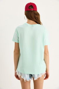 Pamuklu Kısa Kollu Bisiklet Yaka Kalp Nakışlı T-Shirt 60602028 - Mint Yeşili