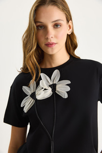 Papatya Aksesuarlı Kısa Kollu Pamuklu T-Shirt 60602039 - Siyah