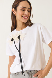 Papatya Aksesuarlı Kısa Kollu Pamuklu T-Shirt 60602039 - Beyaz
