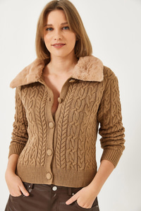 Saç Örgülü Yakası Kürklü Triko Hırka - Camel HIRKA modelleri