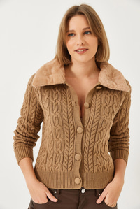 Saç Örgülü Yakası Kürklü Triko Hırka - Camel HIRKA modelleri