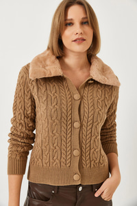 Saç Örgülü Yakası Kürklü Triko Hırka - Camel HIRKA modelleri