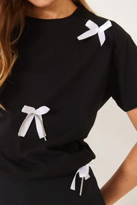 Saten Kurdela Aksesuarlı Taş Detaylı T-Shirt 60602011 - Siyah