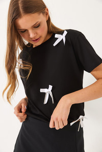 Saten Kurdela Aksesuarlı Taş Detaylı T-Shirt 60602011 - Siyah