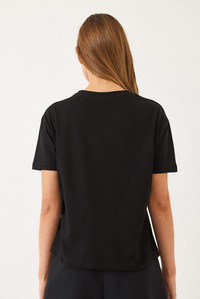 Saten Kurdela Aksesuarlı Taş Detaylı T-Shirt 60602011 - Siyah