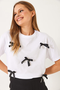 Saten Kurdela Aksesuarlı Taş Detaylı T-Shirt 60602011 - Beyaz