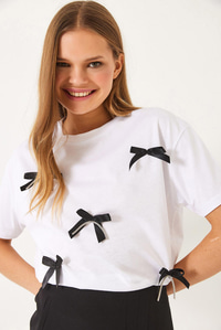 Saten Kurdela Aksesuarlı Taş Detaylı T-Shirt 60602011 - Beyaz
