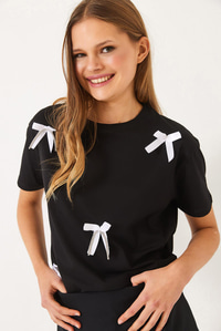Saten Kurdela Aksesuarlı Taş Detaylı T-Shirt 60602011 - Siyah