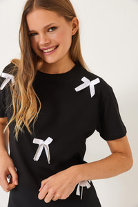 Saten Kurdela Aksesuarlı Taş Detaylı T-Shirt 60602011 - Siyah