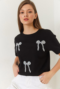 Taş ve Fiyonk Detaylı Tshirt 60602005 - Siyah