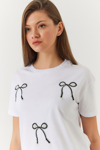 Taş ve Fiyonk Detaylı Tshirt 60602005 - Beyaz
