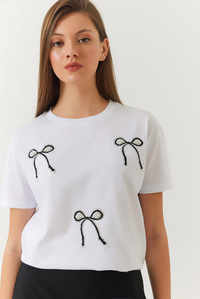Taş ve Fiyonk Detaylı Tshirt 60602005 - Beyaz