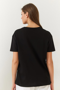 Taş ve Fiyonk Detaylı Tshirt 60602005 - Siyah