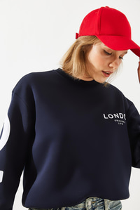 Üç İplik Şardonlu London Baskılı Sweatshirt MBHS003 60601003 - Lacivert