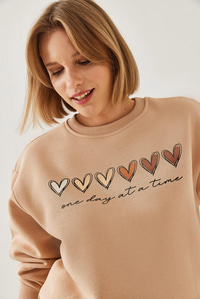 Üç İplik Şardonlu Renkli Kalp Baskılı Sweatshirt MBHS007 60601007 - Bisküvi