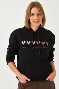 Üç İplik Şardonlu Renkli Kalp Baskılı Kapşonlu Sweatshirt MBHS025 60601025 - Siyah