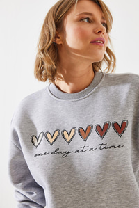 Üç İplik Şardonlu Renkli Kalp Baskılı Sweatshirt MBHS007 60601007 - Gri Melanj