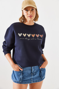 Üç İplik Şardonlu Renkli Kalp Baskılı Sweatshirt MBHS007 60601007 - Lacivert
