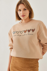 Üç İplik Şardonlu Renkli Kalp Baskılı Sweatshirt MBHS007 60601007 - Bisküvi