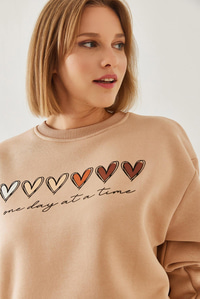 Üç İplik Şardonlu Renkli Kalp Baskılı Sweatshirt MBHS007 60601007 - Bisküvi