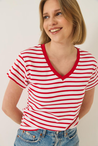 V Yaka Çizgili Rahat Kalıp Basic T-Shirt 60283205 - Kırmızı-Beyaz