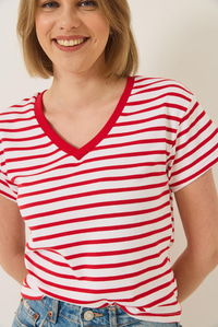 V Yaka Çizgili Rahat Kalıp Basic T-Shirt 60283205 - Kırmızı-Beyaz