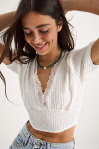 V Yaka Fisto Detaylı Bürümcük Kısa Kollu Crop Bluz 2231 60284051 - Beyaz