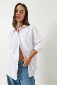 Yakası Kalp Nakışlı Düşük Omuz Oversize Poplin Gömlek 60420 60271082 - Beyaz