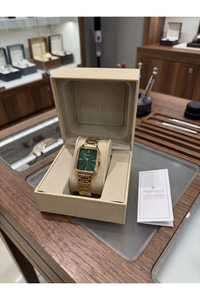26x34 mm Dikdörtgen Kadın Kol Saati Yeşil Kadran Gold Renk Küçük Kasa