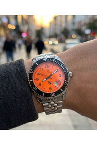 Erkek Kol Saati 42 mm Gümüş Kaplama Çelik Kordon Turuncu Kadran Takvimli Spor Saat
