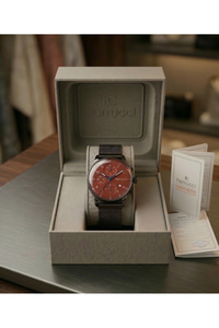 Erkek Kol Saati 42 mm Hasır Çelik Kordon Kırmızı Kadran Bombeli Cam Quartz Saat