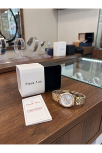 Femme 27 mm Gold Renk Taşlı Bezel Gümüş Kadran Küçük Kasa Kadın Saati