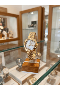 Kadın Kol Saati 27 mm Gold Çelik Kordon 5 ATM Şık Tasarım