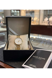 Kadın Kol Saati 30 mm Gold Renkli Çelik Kordon Beyaz Taş Detaylı Zarif Saat