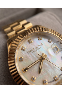 Kadın Saat 27 mm Gold Renkli Çelik Kordon Taşlı Kadran Takvimli Şık Kol Saati