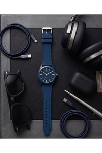 San Diego 39mm Unisex Lacivert Silikon Kordon Saat – Modern Genç Teenage Stil Spor Kol Saati