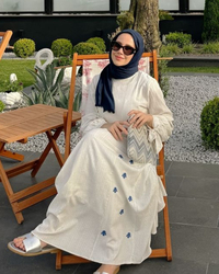 Feyza Hakyemez'in Lacivert Piliseli Bambu Şal Tercihi